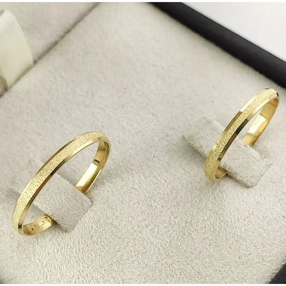 Par De Aliança De Namoro Diamantada Banhada ouro 18k 2mm + Anel solitario + Caixinha COD-45