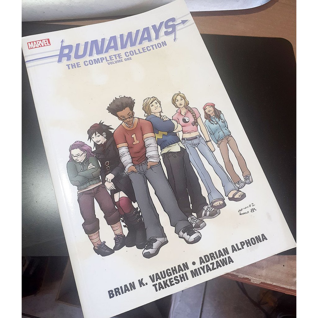 Runaways The Complete Collection Volume 1 - Brian K. Vaughan & Adrian Alphona Omnibus - Editora: Marvel / USA Ano: 2014