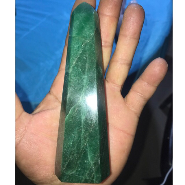 ponta de quartzo verde  aproximadamente de 12 a 14 cm 270 à300 gramas