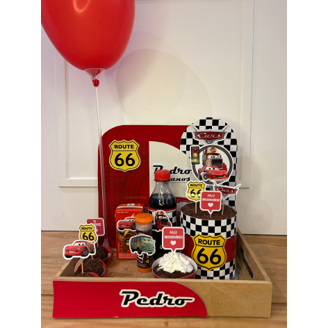 Cesta personalizada tema carros para aniversário infantil, cesta café da manhã, só um bolinho menino