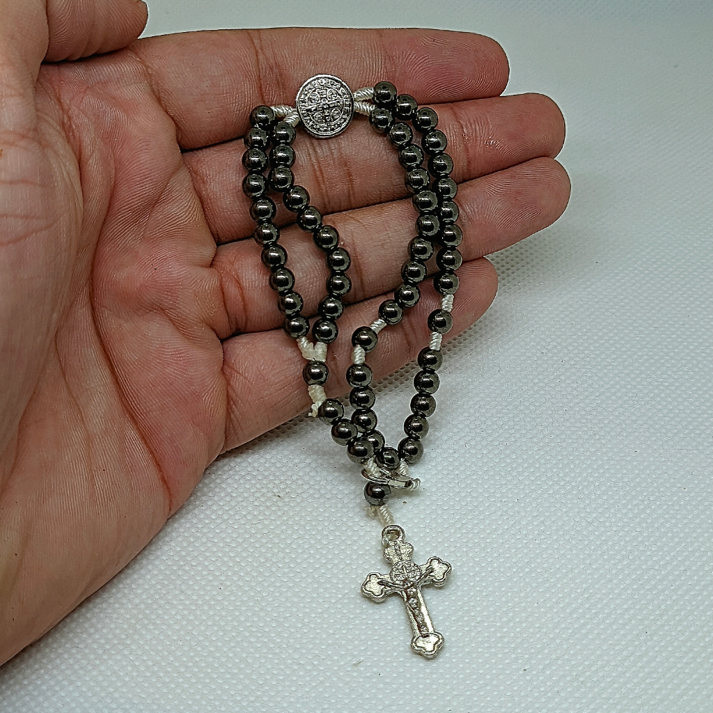 Terço Pulseira São Bento Hematita Religioso Terço De Pulso Pedra Natural