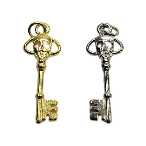 Pingente Chave Caveira - 2 unidades em Oferta na Shopee