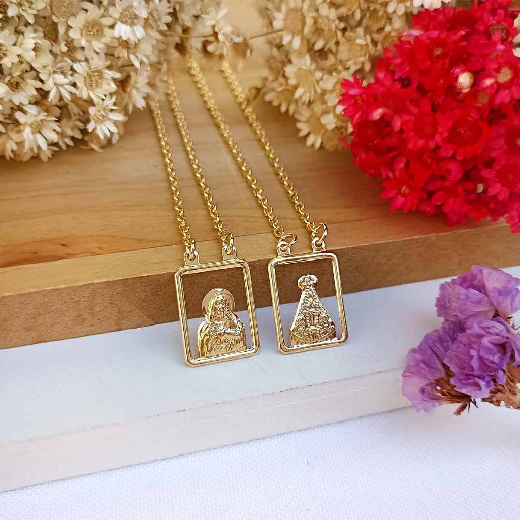 Colar Escapulário Vazado Nossa Senhora Aparecida do Carmo e Sagrado Coração de Jesus Folheado em Ouro 18K Softjoias