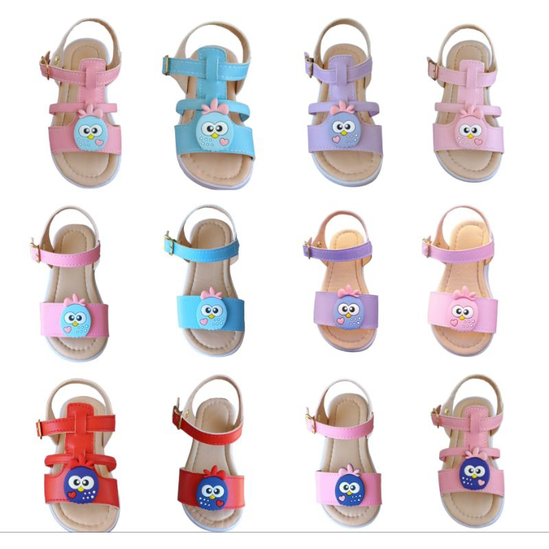 Sandália infantil feminina com enfeite da galinha pintadinha.