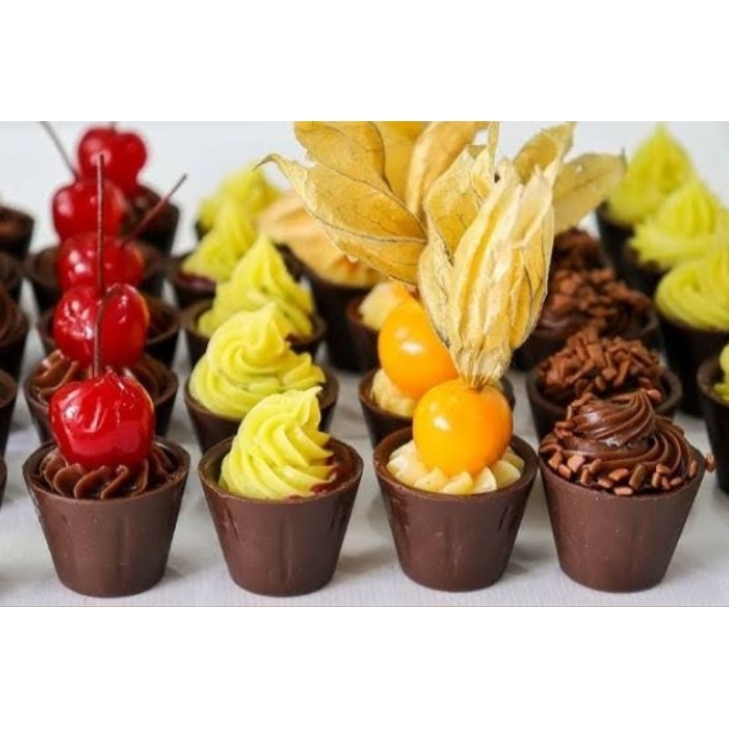 copinho de chocolate redondo para doces finos 50 unidades