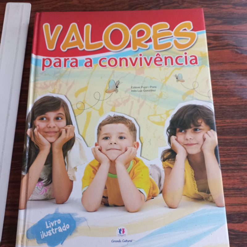 Livro valores para convivência Livro valores para convivência ,editora  ciranda cuulral 2010. 1 edição.   Tradução  Ivana de  Arruda  Leite. Usado   tem umas curvas  por dentro  ,mas  com boas condições de uso vejas as fotos muito obrigada. Mh