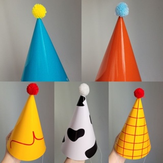 Chapéus de aniversario estampas Toy/ 5 ou 10 unidades em Oferta na Shopee