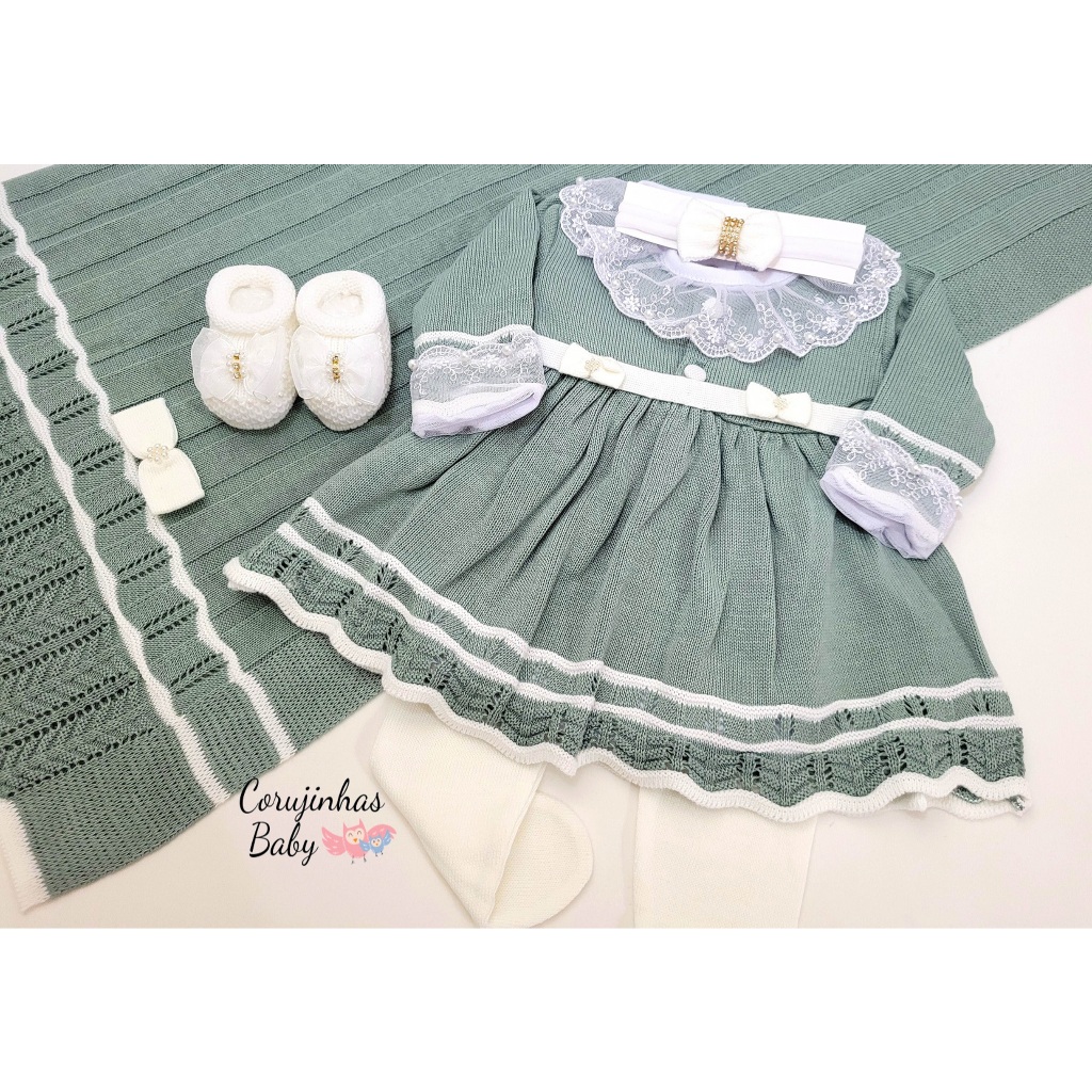 Saída de maternidade menina em tricô /tricot verde maré com branco com vestido luxo feminina