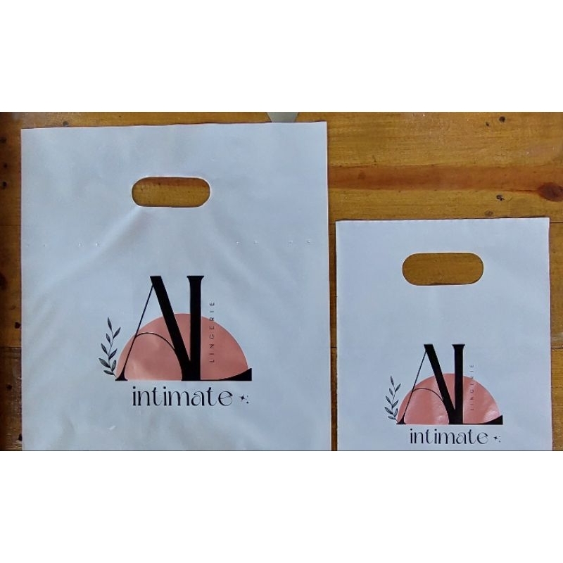 150 SACOLAS PERSONALIZADAS EM 01 COR OU 02 CORES COM 100 UNIDADES.