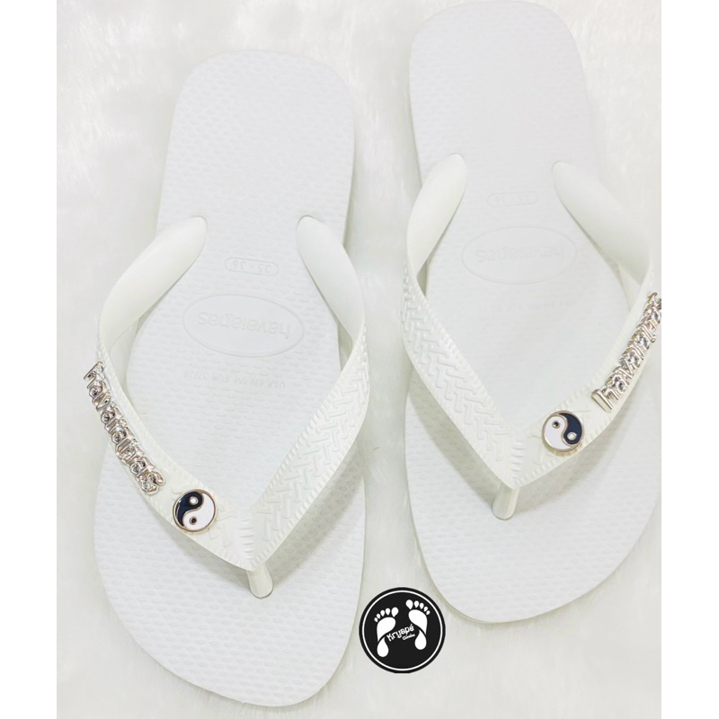 Chinelo Havaianas Branco Top com Pingentes yin yang preto  23/24 ao 45/46 Original ®️ em Oferta na Shopee