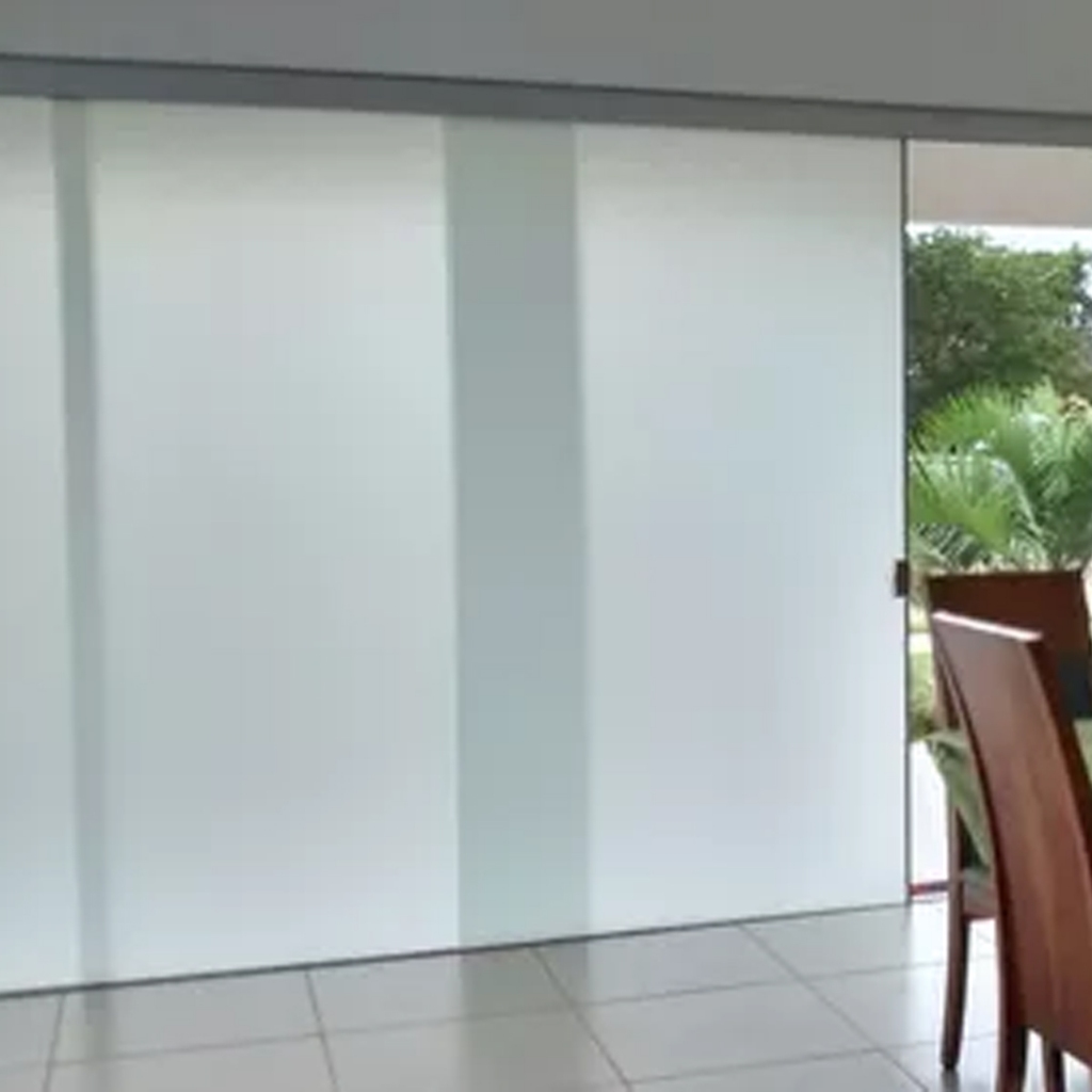 Adesivo Vinil Blecaute Tipo Papel Contact Branco Bloqueia Luz Solar Janela Vidro Porta Box Lavável