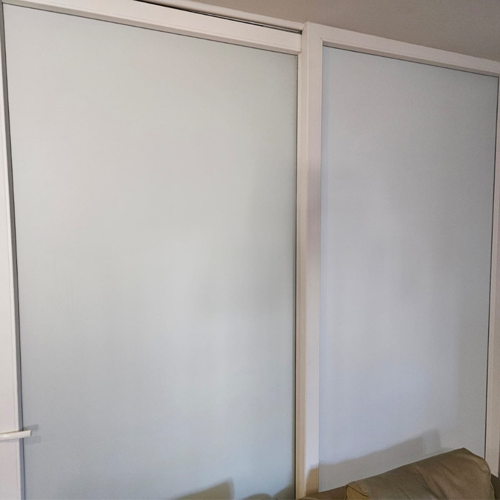 Adesivo Papel Tipo Contact Branco Blackout Vinil P/ Envelopar Janela Bloqueia Luz Sol Lavável Fosco