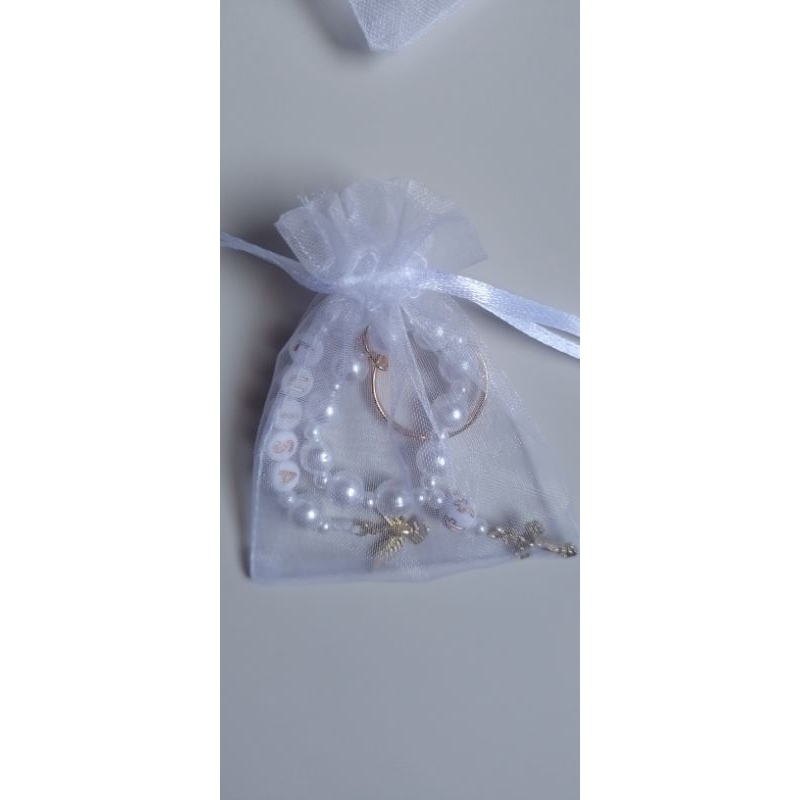 lembrancinha personalizada mini terço , chaveiro personalizado , saquinho de organza