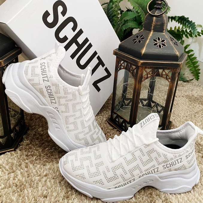 Tênis preto feminino casual lançamento detalhes em alto relevo confortável moda estilo grife