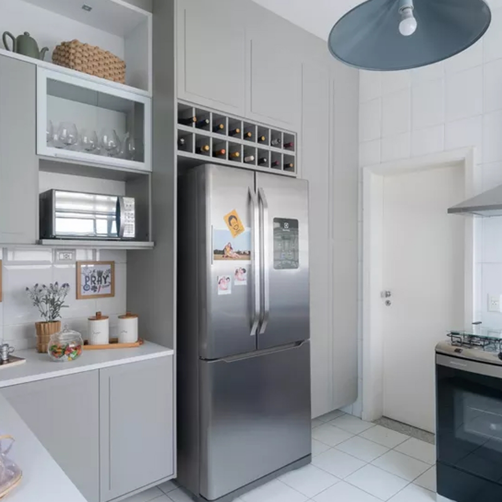 Adesivo Envelopamento Geladeira Prata Tipo Inox Brilhante Vinil Aço Liso Lavável 50cm / 60cm / 1mt