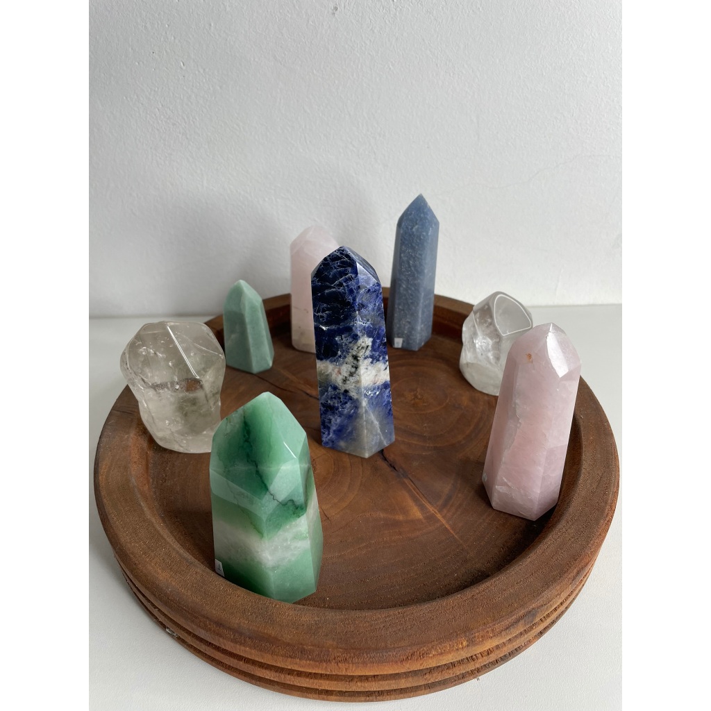 Obelisco/torre de quartzo verde, rosa , azul, cristal e sodalita natural