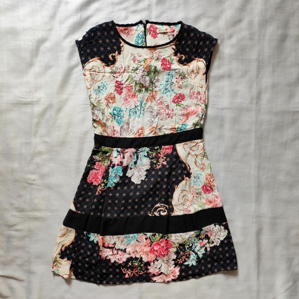 Vestido Curto tam. P - Flores e Arabescos | Antix