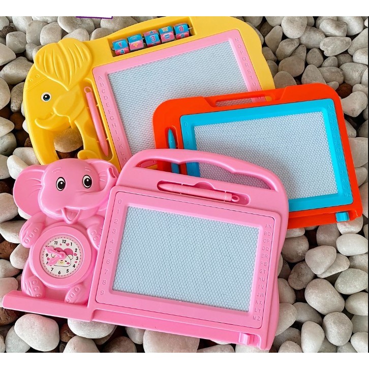 Lousa Mágica Grande Colorida Infantil com Caneta Magnética e Carimbos Joguinho Labirinto Relógio em Oferta na Shopee