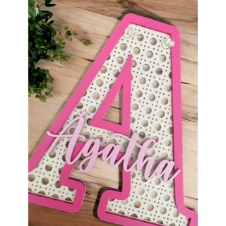 Letra MDF porta maternidade estilo palha indiana com nome em Oferta na Shopee