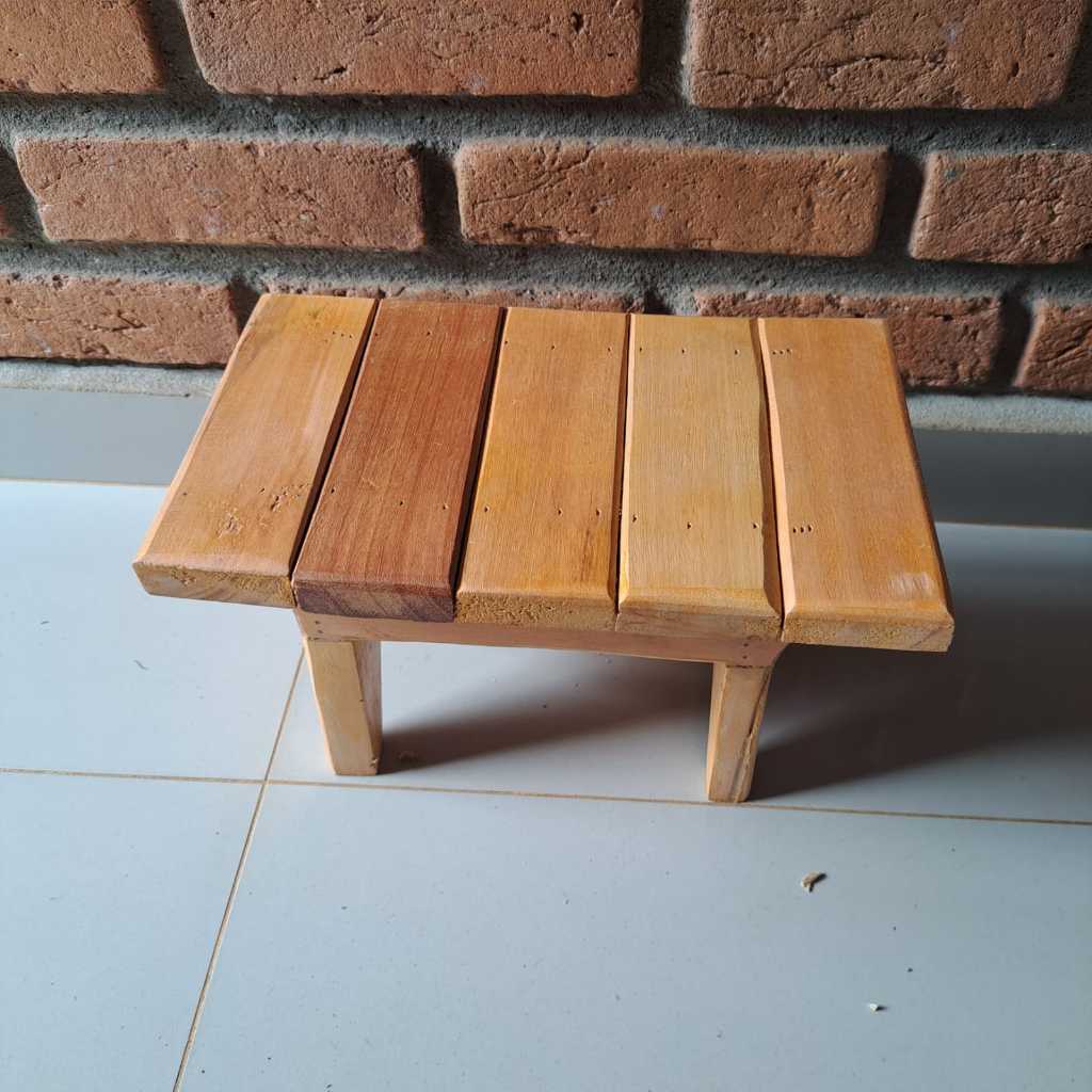 Banquinho I Antil Mini Banco Pequeno em Madeira Decoração Jardim de Demolição Decorativo Menor Preço — R$ 44,90 em Shopee