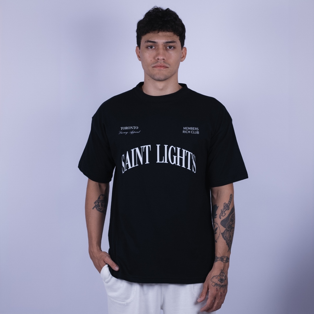Camiseta OVERSIZED estampada Preta blusa camisa Streetwear em algodão 30.1 modelo Saint Lights Preta Premium OVERSIZED