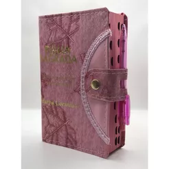 Bíblia Sagrada Tamanho médio 12,5x19 cm Com Harpa palavras de Jesus em vermelho Botão Capa Folha rosa