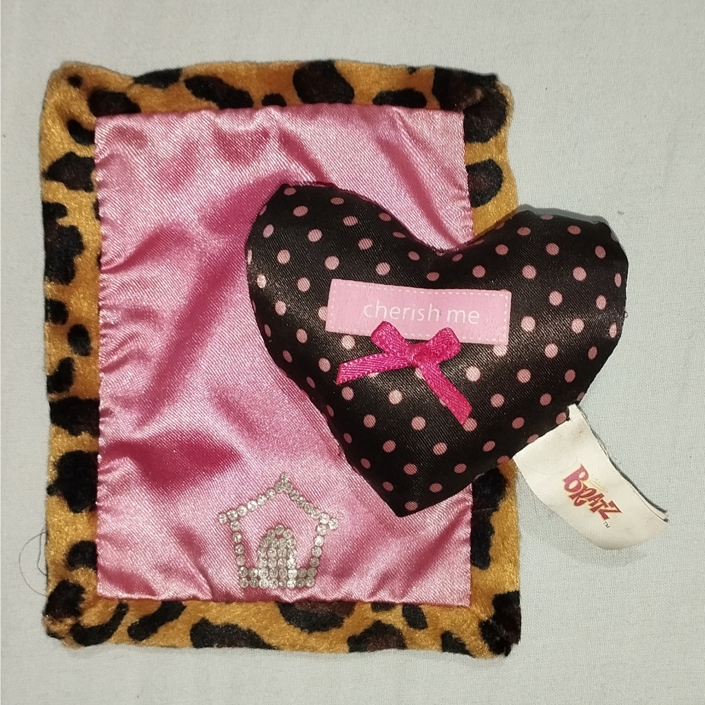 Kit de Brinquedos - Bratz (acessórios - pampered pupz - boneca - tapete - almofada - petz)