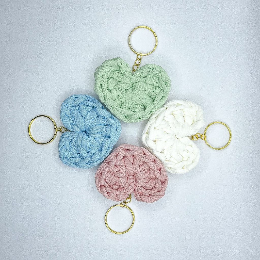 10 Chaveiros em Crochê PREMIUM coração fio de malha lembrancinha maternidade