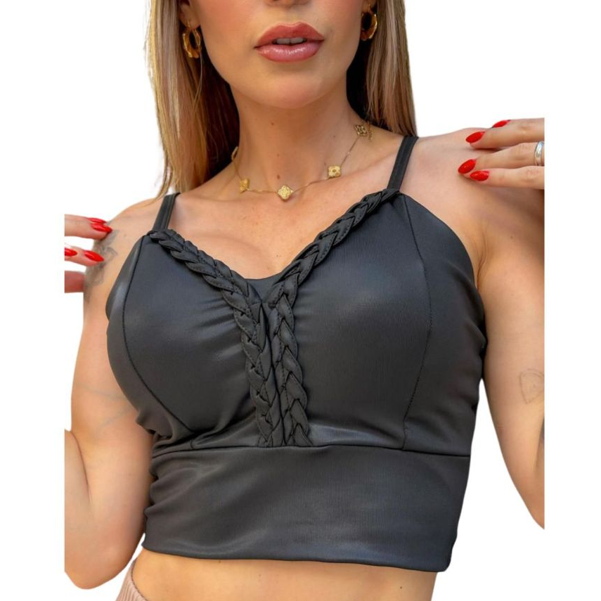 Cropped em Cirrê Blusa de Couro Fake Crop Top com detalhe trançado e Bojo Moda Gringa Moda Blogueira