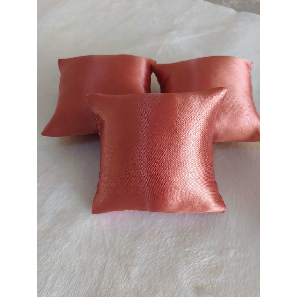 Kit 17 Mini Almofada cetim para Pulseira , Relógio, Lembracinhas em Oferta na Shopee