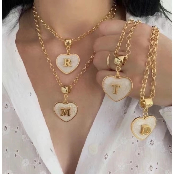Colar Coração Com Pingente Inicial do Nome Super Tendência Feminino Folheados a Ouro 18k. em Oferta na Shopee