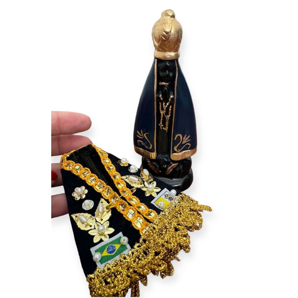 Imagem Nossa Senhora Aparecida com manto de veludo bordado a mão. Preço promocional.