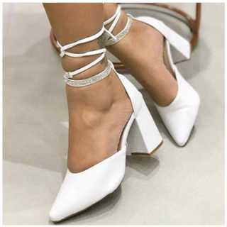 Scarpin branco com strass em Oferta na Shopee
