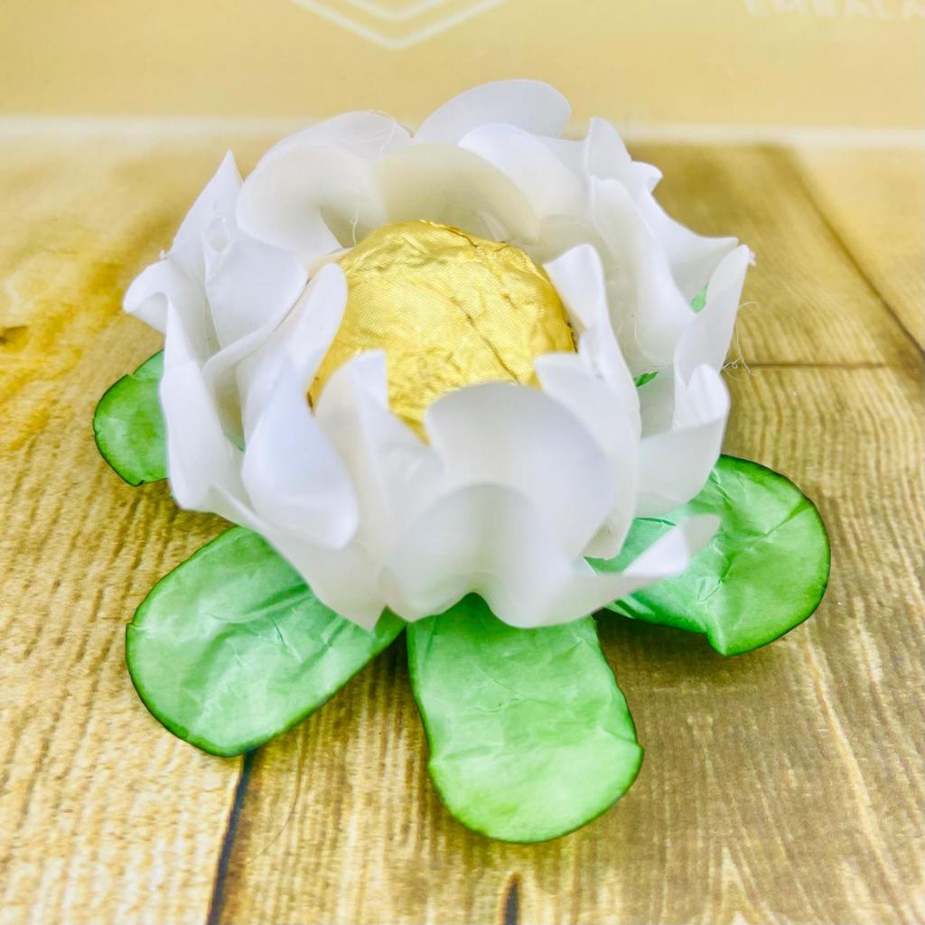 40 Forminhas Decorativas em Formato de Flor Para Doces Finos P/ Festas e Casamentos BRANCA (LULLI FEST)