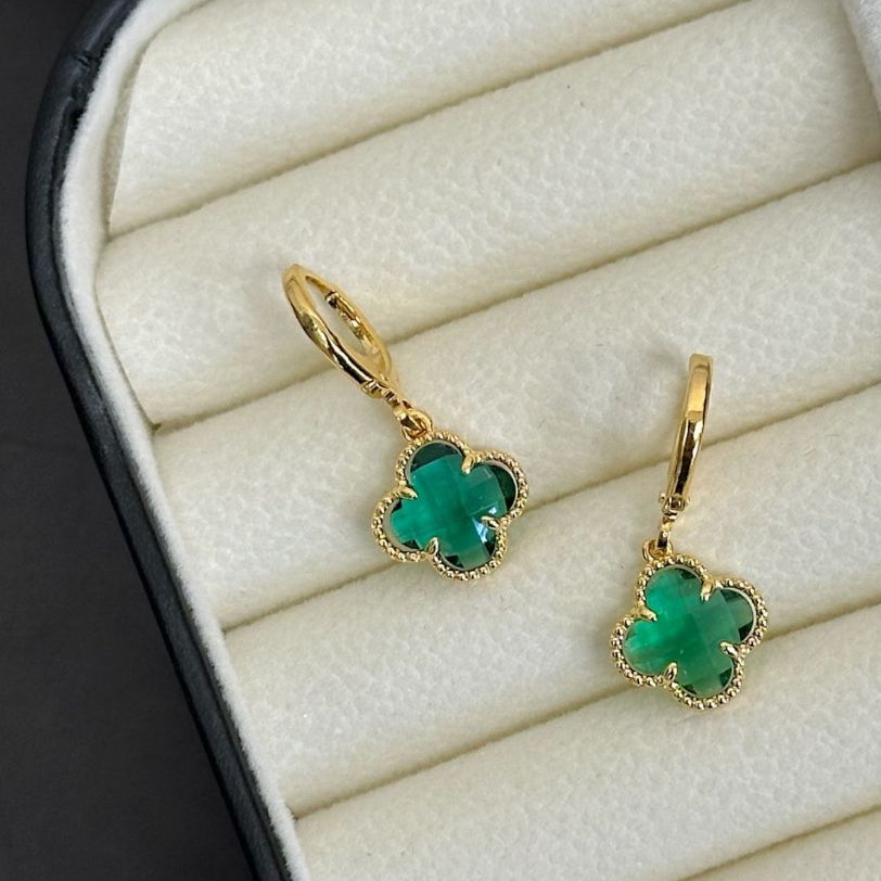 Brinco Argolinha Trevo Esmeralda Verde Virginia Banhado a Ouro 18k em Oferta na Shopee