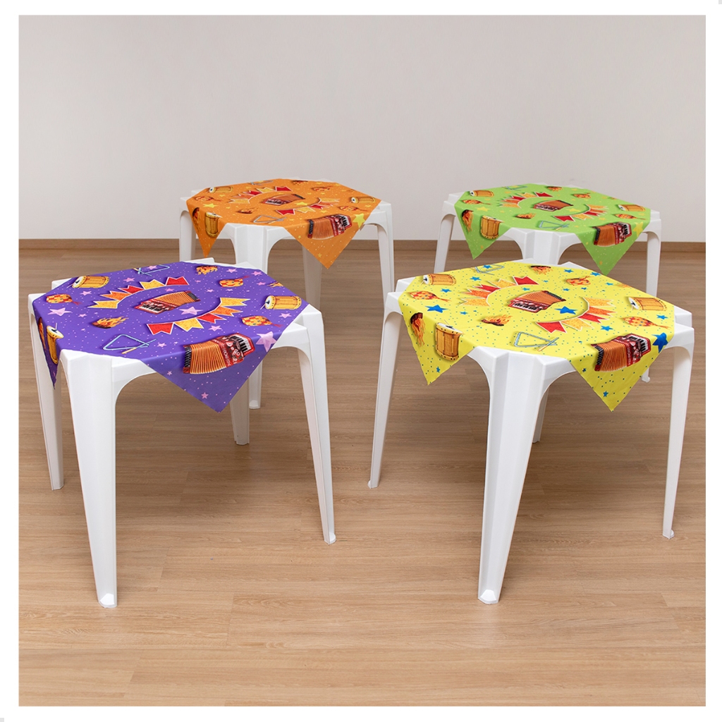 Toalhas de Mesa Festa Junina em Tecido 75x75cm 4 unidades Coloridas