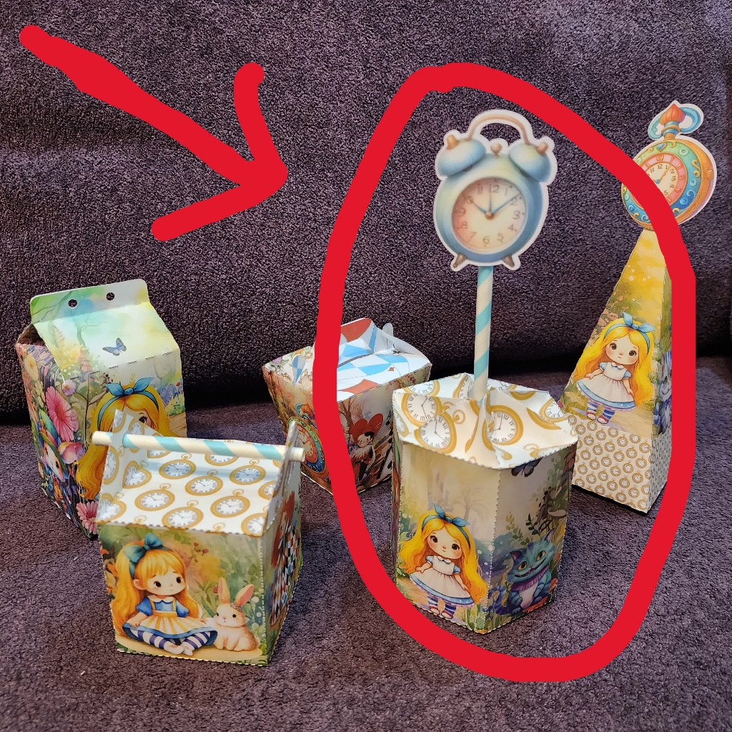 Kit 10 Caixinhas Sextavada Personalizadas com nome e idade do aniversariante tipo pegue e monte fácil de colar e montar Tema Jardim da Alice Para a sua Festa com nome e idade