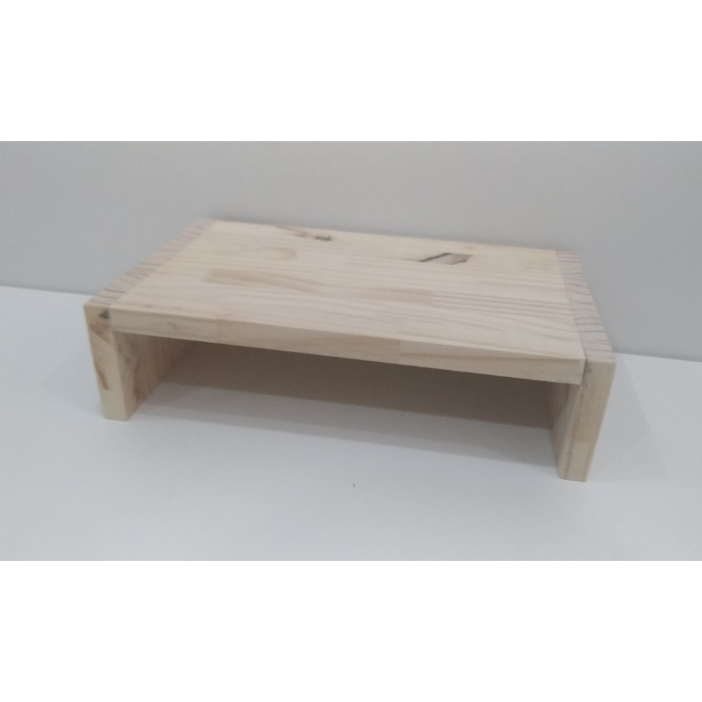 Suporte para monitor feito em madeira pinus 36x22x10