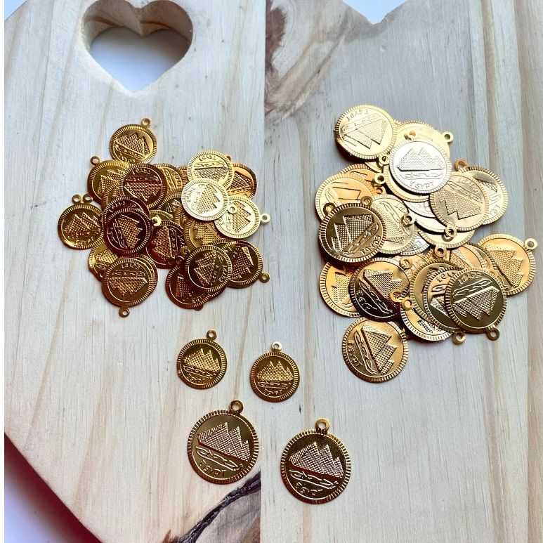 Pingente Moeda Cigana Pirâmide Ouro Em Alumínio em Oferta na Shopee