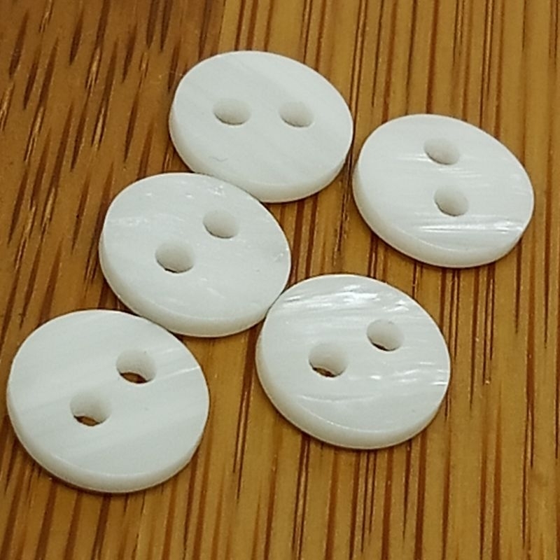 Botões dois furos 9 mm Branco Pérola 3/cx3 em Oferta na Shopee