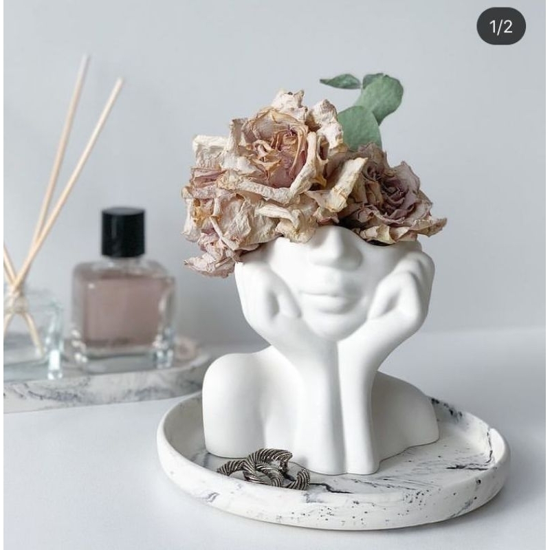 Vazo Decorativo MENINA- Busto Minimalista Para Sala Quarto em Geral Estilo Ceramica, Gesso Com Cimento