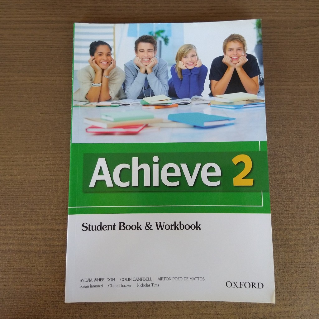 Livro Achieve 2 - Student Book & Workbook (Edição em Inglês)