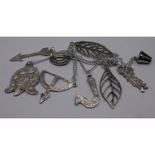 Cordão com pingentes penca de orixá (Oxossi/Osoosi)