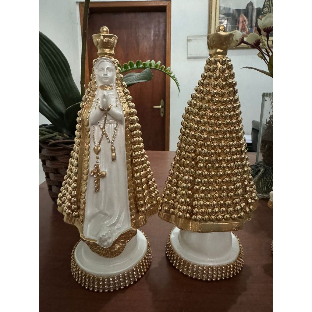 Imagem Nossa Senhora Aparecida 20cm com coroa folheada a ouro e pérola e detalhada com strass. Preço promocional.