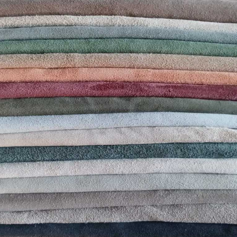 RETALHOS DE CAMURÇA CORES  VARIADAS 1KG TAMANHO ACIMA  15CM x 15CM