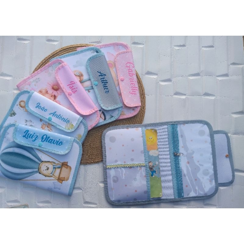 Capa para caderneta de vacinas estilo livro personalizada com nome