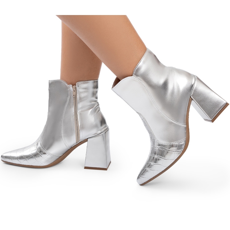 Bota Feminina Lumiss Salto Bloco Cano Curto Bico Fino Confortável Metalizada Croco Brilho Blogueira Prata em Oferta na Shopee