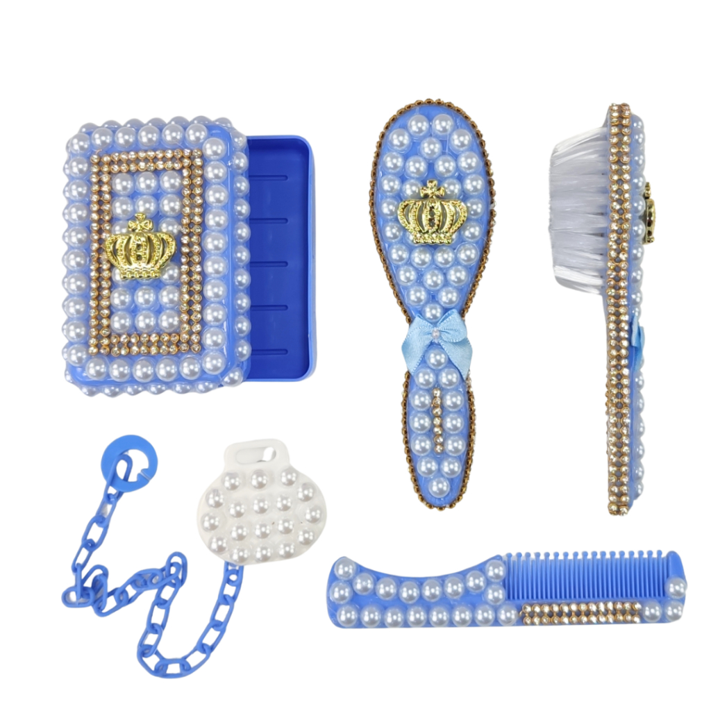 Kit higiene para bebê com Uma Escova Pente Saboneteira prendedor de Chupetas de luxo decorado com Pérolas - Várias Cores