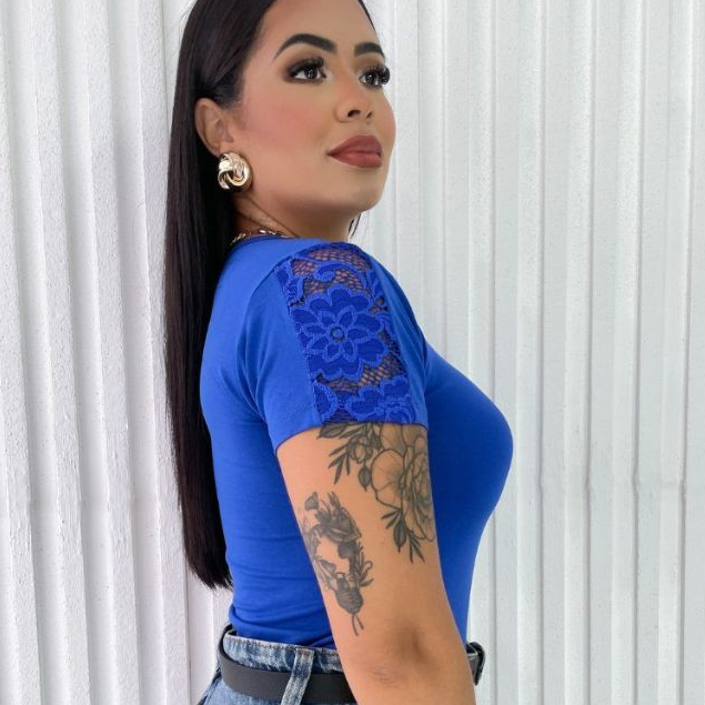 Blusa Feminina Manga curta Tshirt Blusinha Detalhe De Renda Na Manga