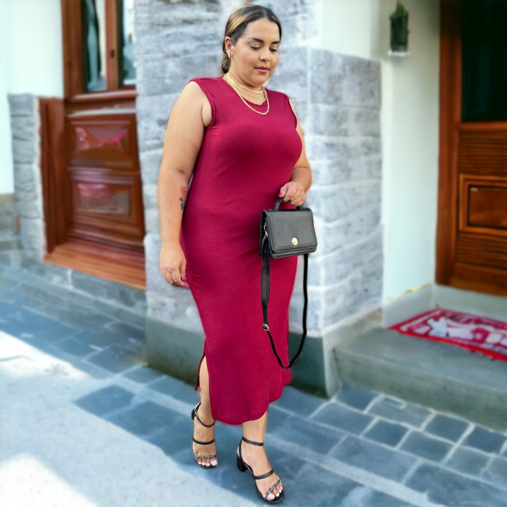 Vestido Plus Size Regata Midi Canelado Tubinho com Fenda Lateral